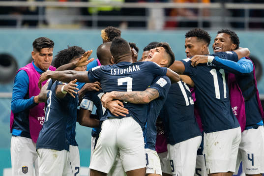 Players of Ecuador celebrate the 1-1 goal by Enner Valencia