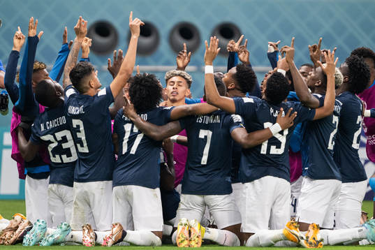 Players of Ecuador celebrate the 1-1 goal by Enner Valencia