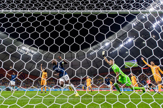 Enner Valencia of Ecuador celebrates his 1-1 goal as