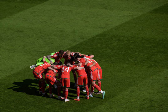 The players of Wales huddle