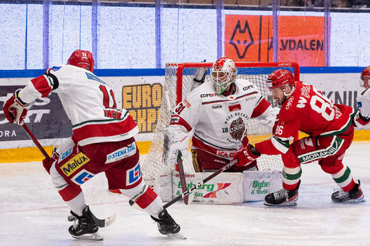 Moras Albin Grewe oroar mot Modos Josef Ingman och målvakt