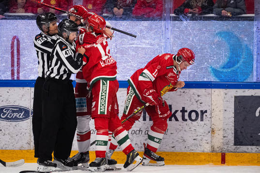 Modos David Bernhardt och Moras Filip Björkman i bråk,