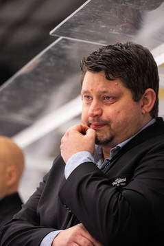 Modos tränare Mattias Karlin