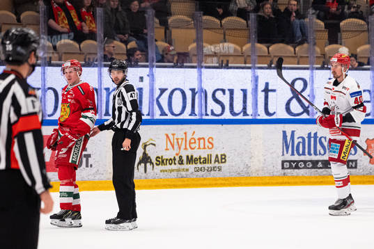 Moras Filip Björkman och Modos David Bernhardt utvisas