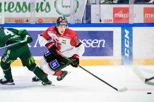 Färjestads Oscar Lawner och Örebros Leo Carlsson