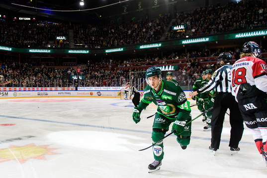 Färjestads Michael Lindqvist jublar