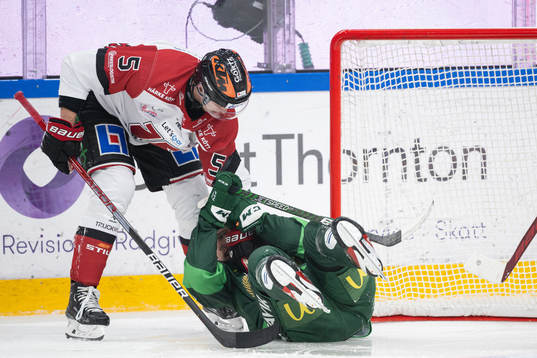 Örebros Gustav Backström och Färjestads Marcus Westfält
