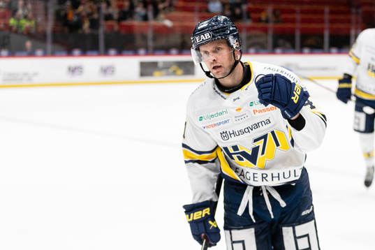 HV71s Chad Billins jublar