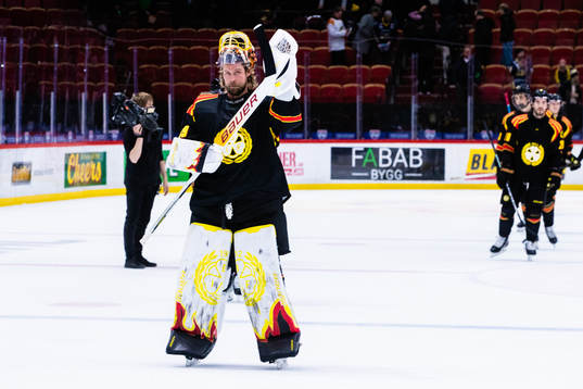 Brynäs målvakt Anders Lindbäck deppar ishockeymatchen i