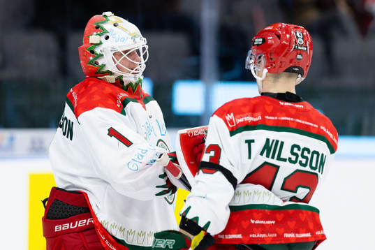 Frölundas målvakt Lars Johansson och Tom Nilsson jublar