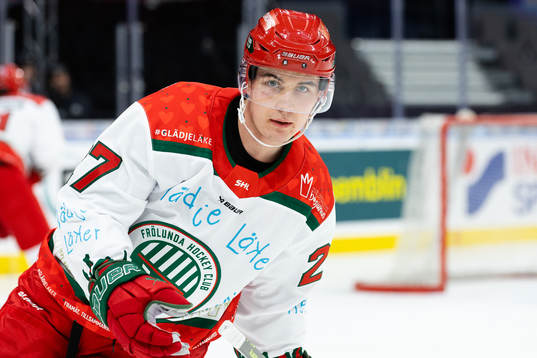 Frölundas Jere Innala innan ishockeymatchen i SHL mellan