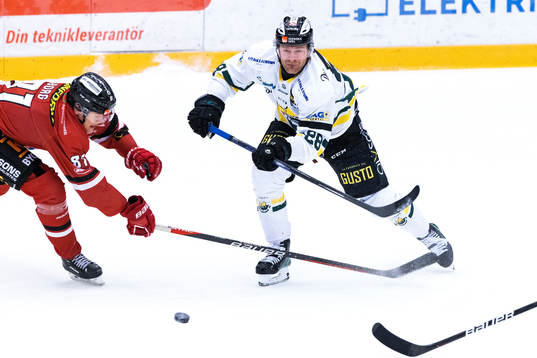 Vita Hästens Eric Borg och Östersunds Sebastian Fakt