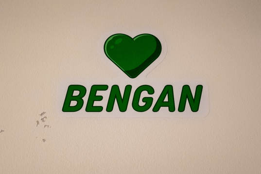 Klistermärke med "Bengan"