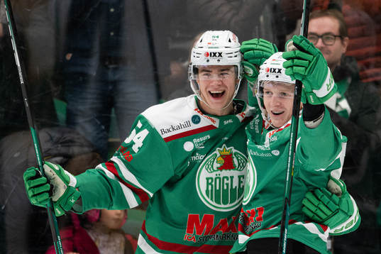 Rögles William Wallinder och Adam Engström jublar