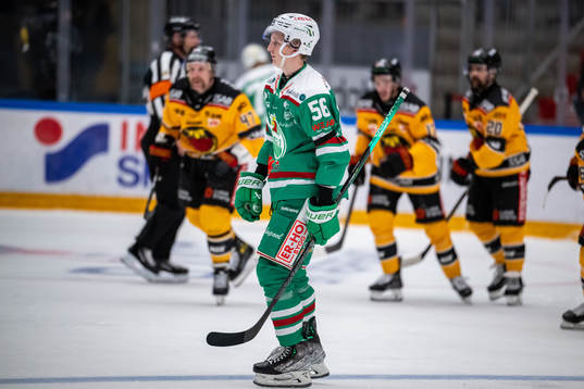 Rögles Adam Engström  deppar