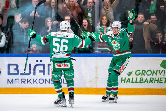Rögles Adam Engström och William Wallinder jublar