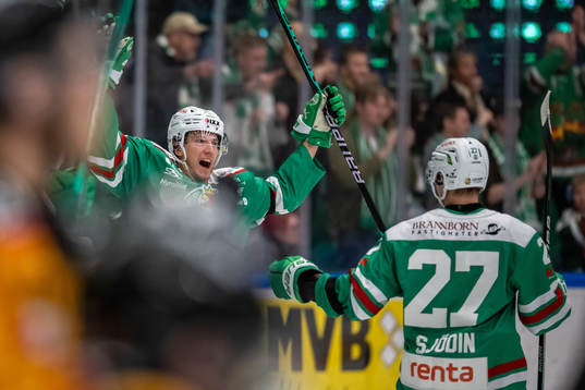 Rögles Adam Tambellini  jublar