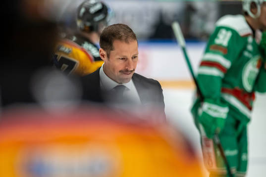 Rögles tränare Cam Abbott deppar
