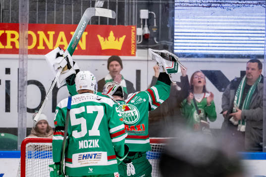 Rögles målvakt Calle Clang jublar