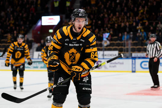 Skellefteås Jonathan Pudas jublar
