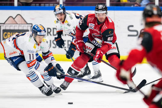 Växjös Kalle Kossila och Malmö Redhawks Lance Bouma