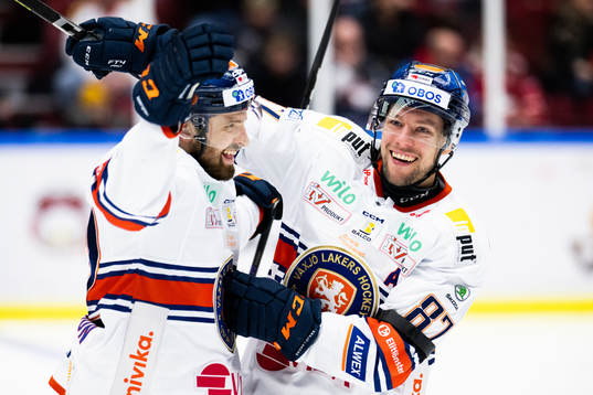 Växjös Robert Rosén jublar ihop med Lukas Bengtsson