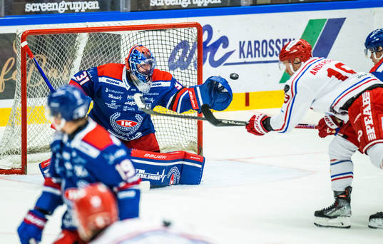 Oskarshamns målvakt Tim Juel och Timrås Erik Andersson