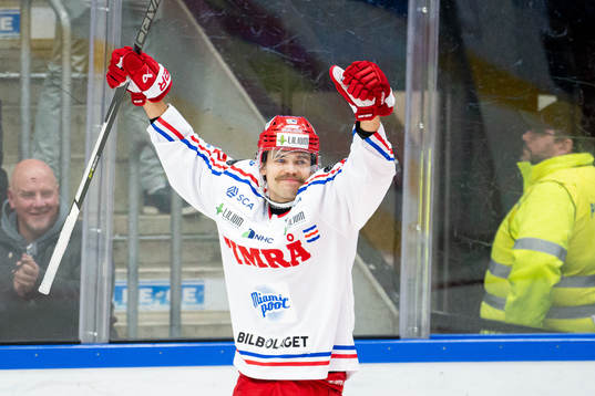 Timrås Emil Pettersson jublar