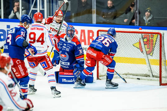 Timrås Emil Pettersson gör 1-4 bakom Oskarshamns målvakt