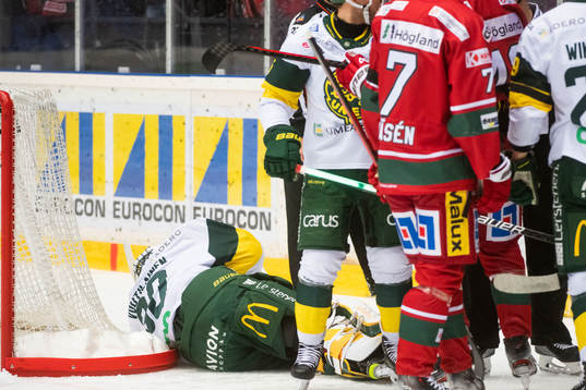 Björklövens målvakt Joona Voutilainen har ont
