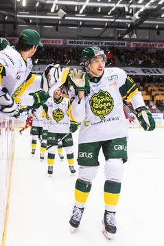 Björklövens Scott Pooley jublar