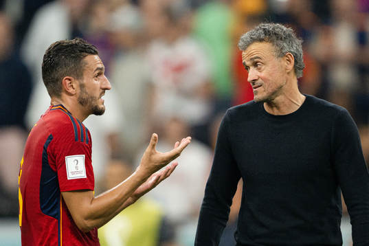 Koke and head coach Luis Enrique of Spain