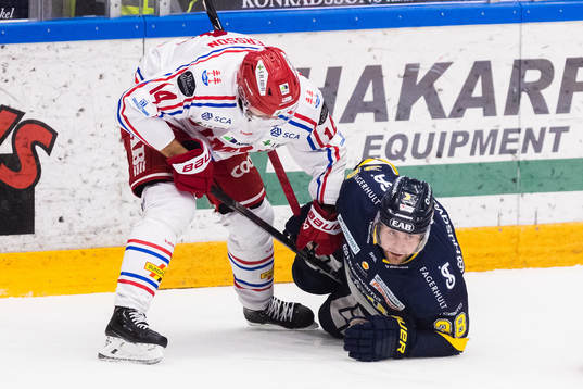 Timrås Emil Pettersson och HV71s Nichlas Torp