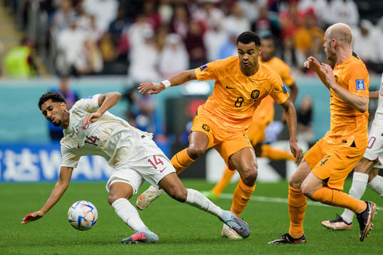 Homam Ahmed of Qatar against Cody Gakpo and Davy Klaassen