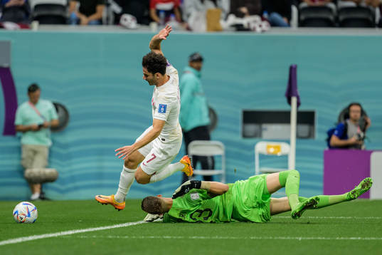 Ahmed Alaaeldin of Qatar and goalkeeper Andries Noppert of