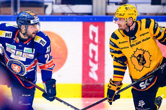 Växjös Tobias Rieder pratar med Skellefteås Tom