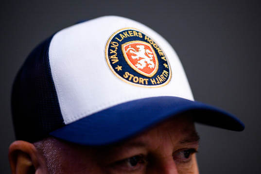 Keps med Växjös klubbmärke
