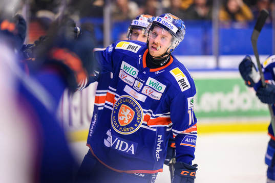 Växjös Kalle Kossila jublar
