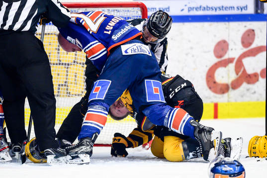 Växjös Martin Lundberg och Skellefteås Oskar Nilsson i