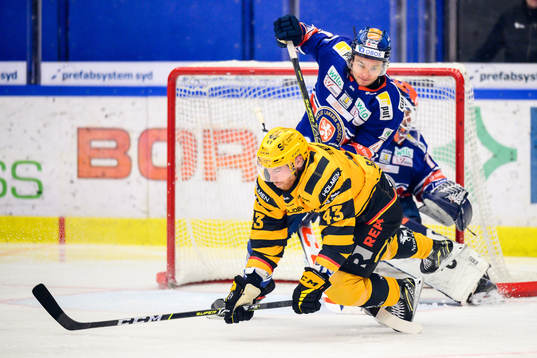Skellefteås Filip Sandberg och Växjös Keegan Lowe