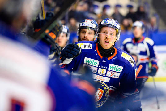 Växjös Kalle Kossila jublar