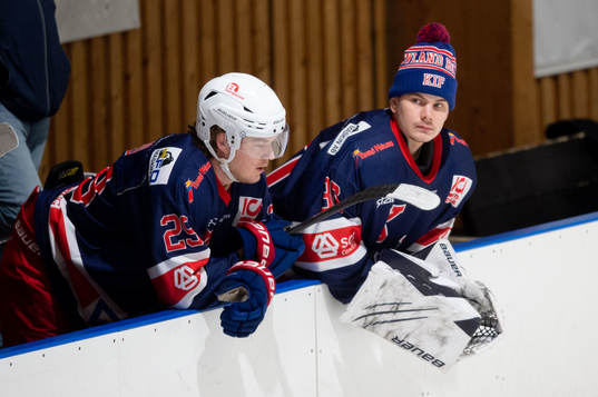 9 Kovlands målvakt Alex Ruth