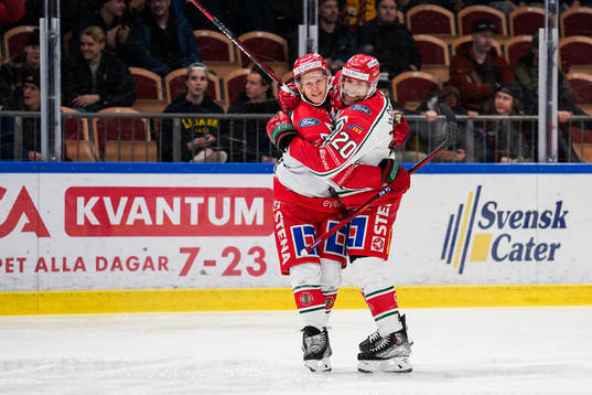 Frölundas Max Friberg och Joel Lundqvist jublar