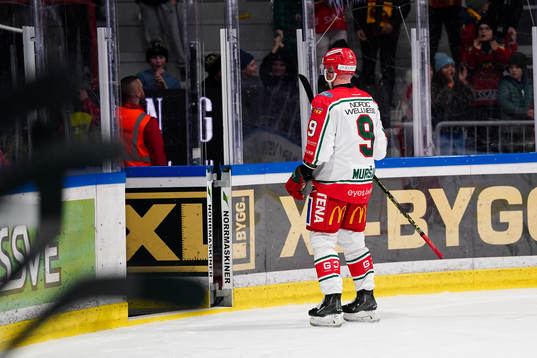 Frölundas Jan Mursak lämnar planen