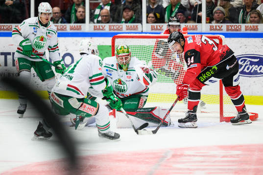 Malmö Redhawks Carl Söderberg gör 1-0 på Rögles
