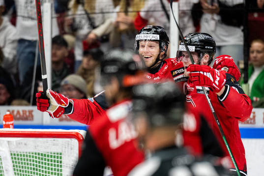 Malmö Redhawks Carl Söderberg jublar ihop med Kim Rosdahl