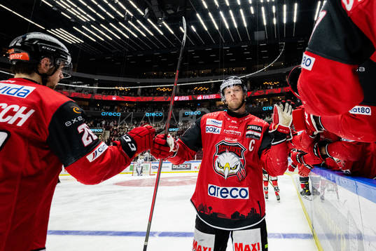 Malmö Redhawks Carl Söderberg jublar