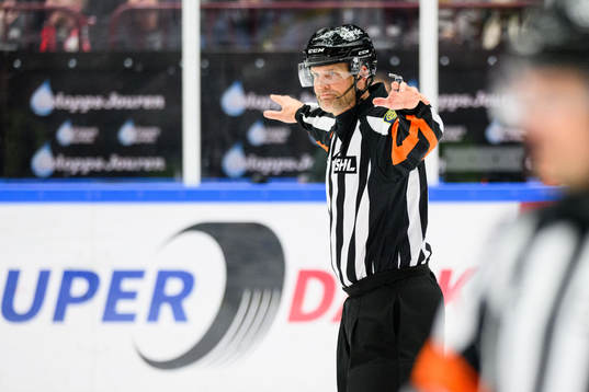 Domare Mikael Nord dömer bort Malmö Redhawks 3-1 mål