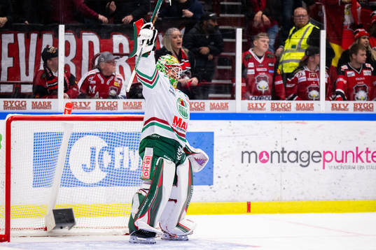 Rögles målvakt Christoffer Rifalk jublar