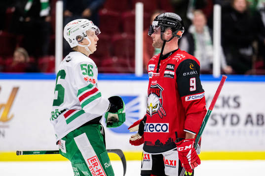 Rögles Adam Engström och Malmö Redhawks Kim Rosdahl